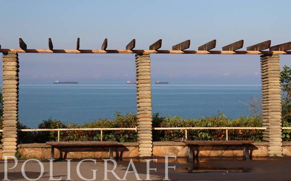 Работната седмица приключва със слънчево и горещо време