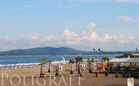 Слънце и жега в неделния ден