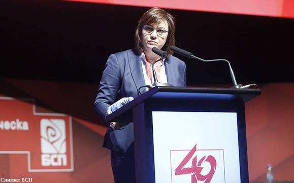 Нинова оттегли оставката си