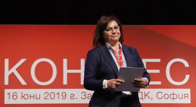 Корнелия Нинова оттегли оставката си
