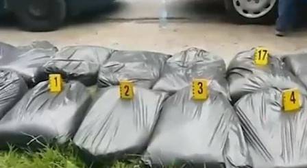 Съдът остави в ареста полицая, превозвал нелегален тютюн