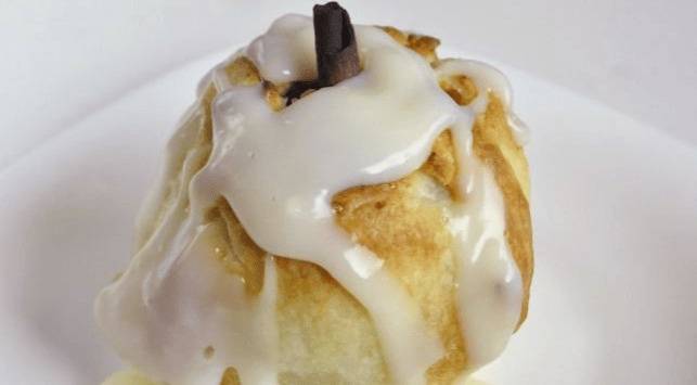 Ябълки на фурна с ванилов сос: Лесен десерт, който ще задоволи дори и най-капризния вкус