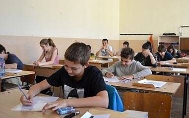 Седмокласниците днес се явяват на изпит по математика