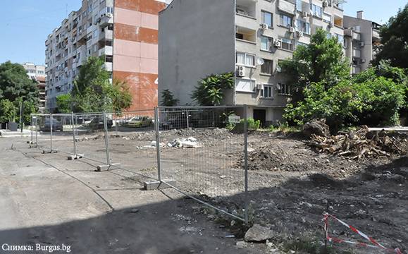 Обособяват четири паркинга по ул. „Дебелт“ във „Възраждане“