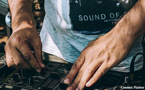 И туризмът излиза на протест, иска „парти зони“, където Законът за шума да не важи