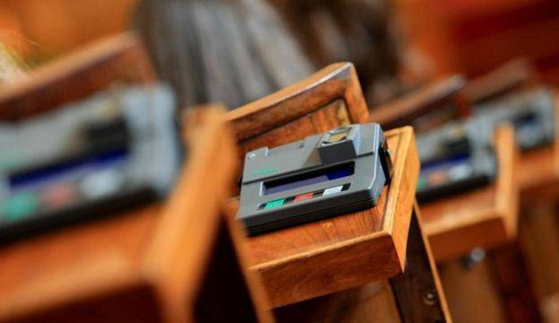 Заради липса на доклад: Отложиха гласуването за намаляване на партийните субсидии