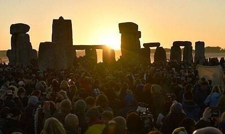 Хиляди посрещнаха лятното слънцестоене в Стоунхендж