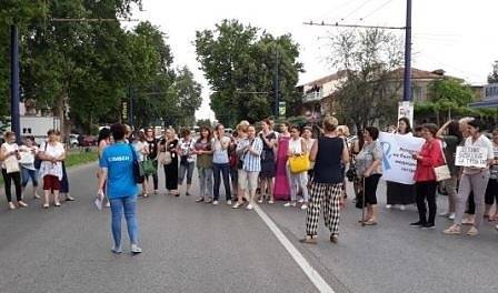 Медицински сестри блокираха пътя Пазарджик-Пещера