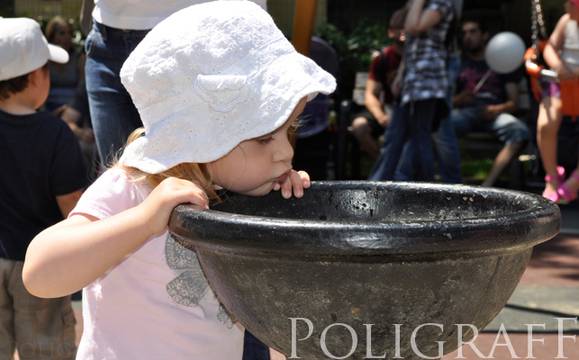 Слънце и жега в неделния ден