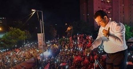 Екрем Имамоглу печели изборите за кмет на Истанбул