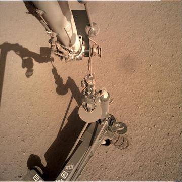 Екипът на американската марсианска мисия ИнСайт диагностицира аномалията на немската пробивна машина