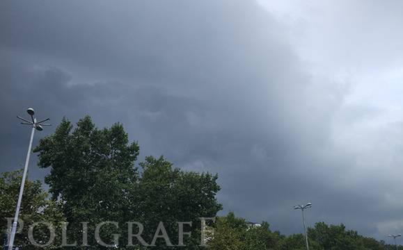 Дъжд и гръмотевици в прогнозата за времето днес