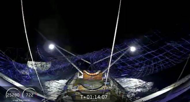 Браво, СпейсЕкс! Компанията за пръв път прибра обтекател след полет на ракета!