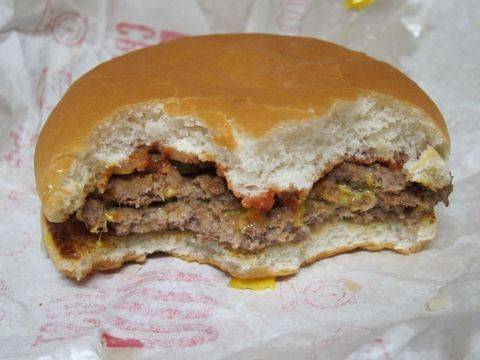 Вижте какво причинява един хамбургер на Макдоналдс!