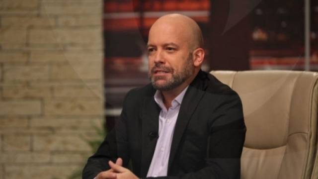 Иво Сиромахов насмете Златка Райкова за творческите й напъни