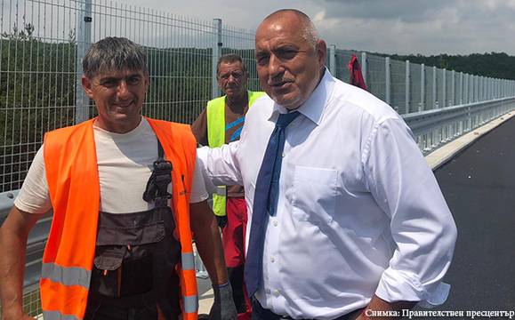 Борисов похвали работниците по „Тракия“: Каква строителна армия!