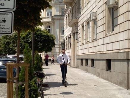 Контрера от ВМРО предлага въвеждане на система за ползване на електрически скутери в София