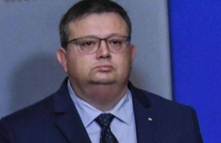 Цацаров поиска отнемане на българските паспорти на четирима чужденци