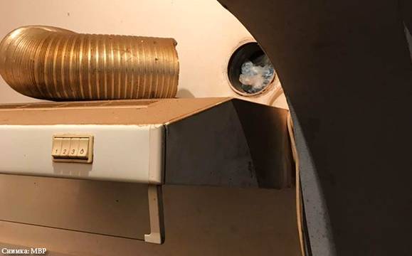 Заловиха служител на реда в момент на продажба на наркотици