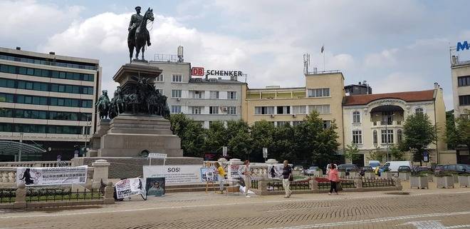 Фалун Гонг практикуващи с информационно събитие в Деня за подкрепа на жертвите на изтезания