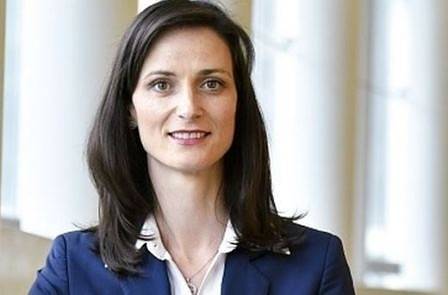 Мария Габриел ползвала общинско жилище на аванта, защото по закон е никоя