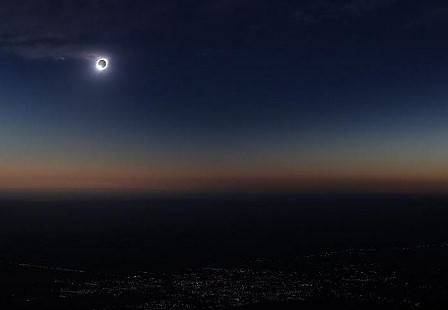 В Чили и Аржентина наблюдаваха пълно слънчево затъмнение