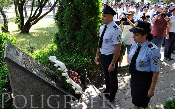 Бургас почете паметта на служителите от МВР, загинали при изпълнение на служебния си дълг