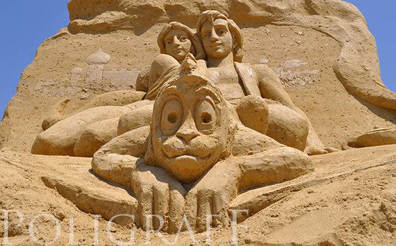 Куп любими детски герои от пясък ще посрещат гости тази вечер в Парк Езеро /Снимки/