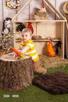 Детска фотосесия в студио – Христо Ташев – фотограф Варна, кръщене, детски фотосесии