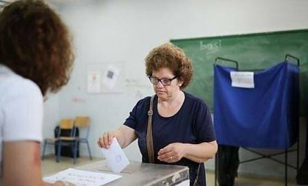 Започнаха предсрочните парламентарни избори в Гърция