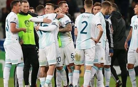 Аржентина се утеши с бронза на Копа Америка. Меси се ядоса за червения картон