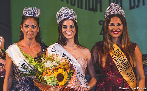 17-годишна ученичка от Френската е Кралицата на Бургас за 2019-а година