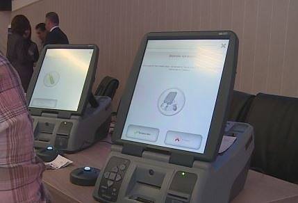 Правната комисия в парламента обсъжда отмяната на машинното гласуване