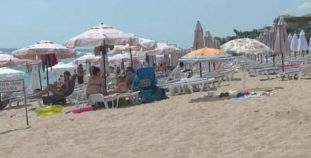 За разминаването в цените за чадъри и шезлонги: Глоба от 5 хил. лв за концесионер