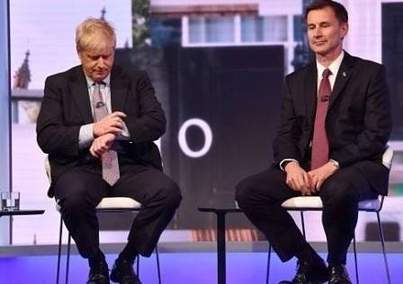 Кандидатите за британски премиер влязоха в ожесточен спор за брекзит