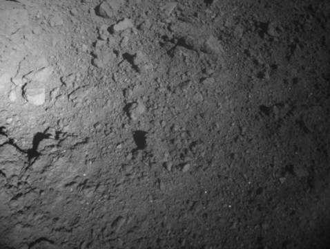 УСПЕХ: Японската космическа мисия Хаябуса 2 кацна на повърхността на астероида Рюгу!