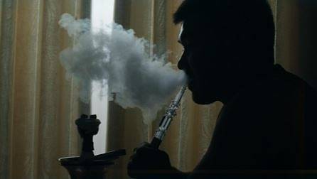 Само лица до 18 години нямат право да пушат наргиле на закрито