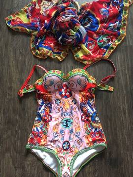 Моден цветен бански костюм