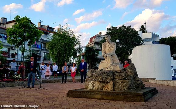 „Яворовите дни“ в Поморие продължават с четене под звездите и рецитал-конкурс