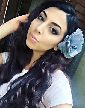 Младата певица Християна Цветкова стана модел