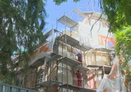 Фандъкова инспектира реставрацията на Минералната баня в Банкя