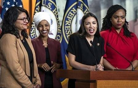 Депутатките, нападнати от Тръмп искат импийчмънт на президента