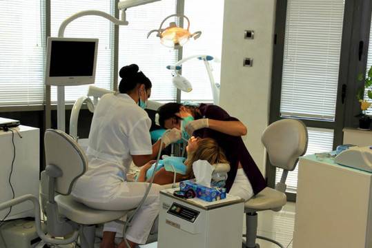 Имплантология и зъбни импланти в Пловдив