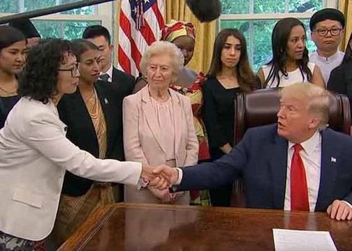 Falun Gong Practitioner Tells President Trump Her Story of Persecution in China