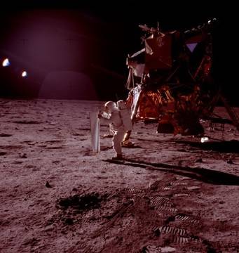 Първият прибор, поставен на Луната от астронавтите на Аполо 11, е европейски, а не американски