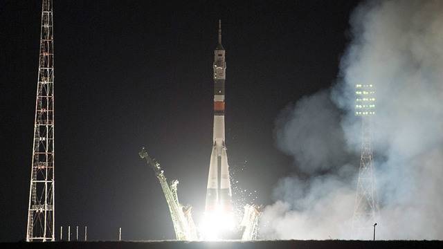 УСПЕХ: Пилотираният космически кораб Союз МС-13 излетя в космоса навръх 50-годишнината от първото пилотирано кацане на Луната!