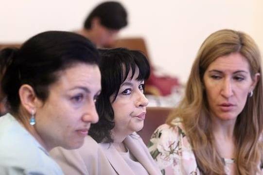 Чистка по върховете на властта