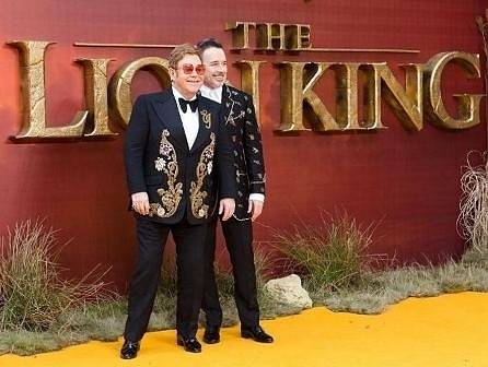 Над 10 млн. долара може да спечели Елтън Джон от музиката на „Цар Лъв“