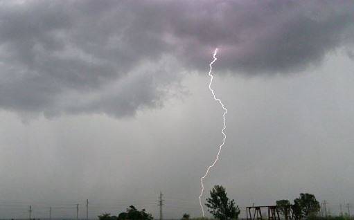 Предупреждение за силни бури и валежи през следващите 24 часа