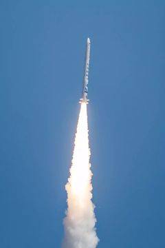 УСПЕХ: Китайската частна компания айСпейс първа изведе спътници в орбита!